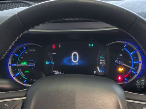 Used 2022 Chrysler Pacifica Touring-L image 15