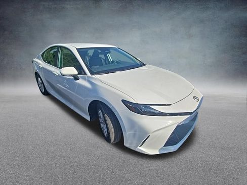 Used 2025 Toyota Camry LE FWD image 8