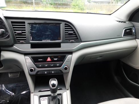 Used 2017 Hyundai Elantra SE FWD image 7