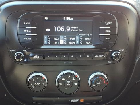 Used 2017 Kia Soul image 6