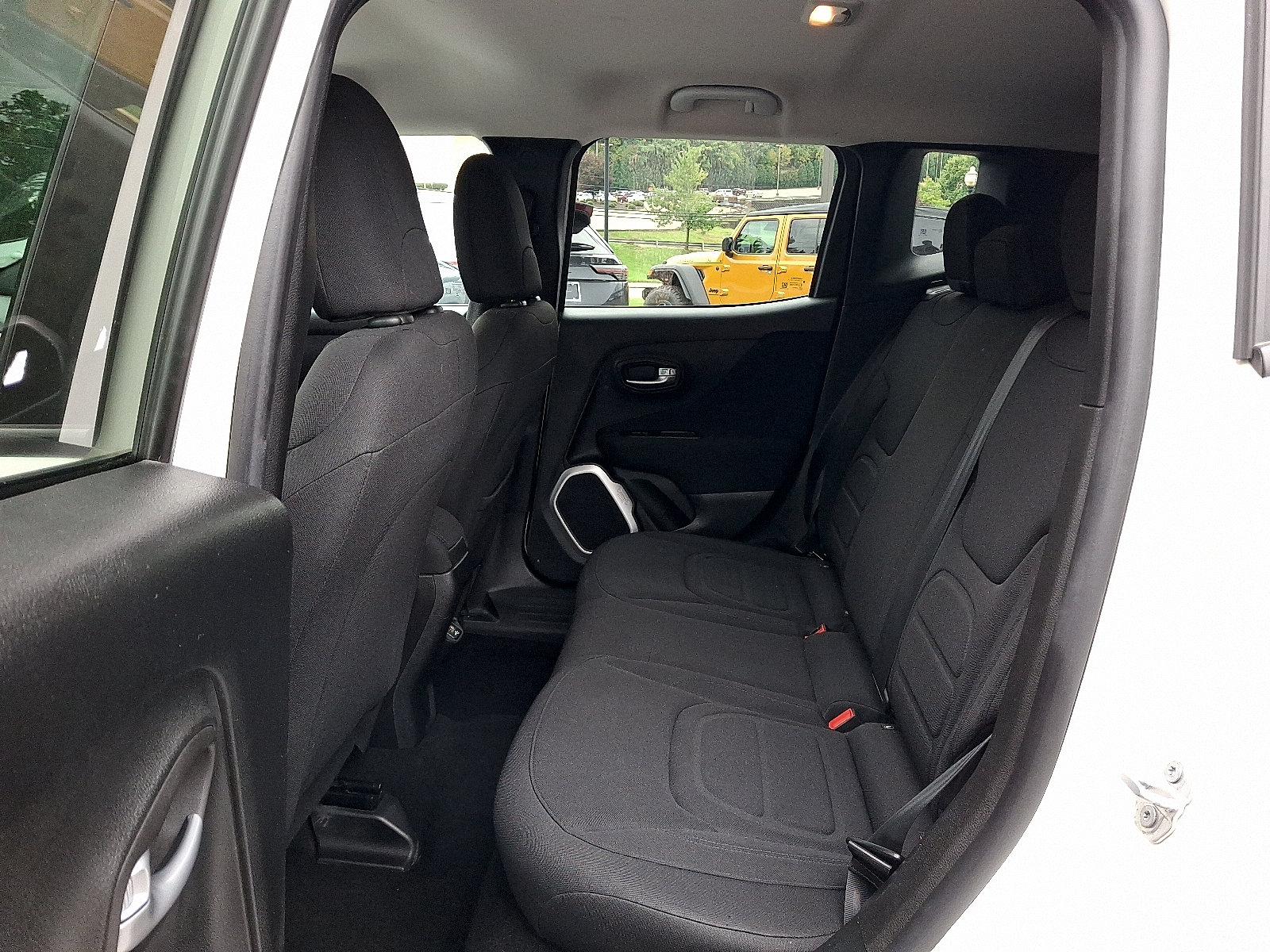 Certified 2018 Jeep Renegade Latitude AWD/4WD image 10