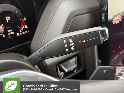 Used 2025 GMC Yukon XL Denali image 18