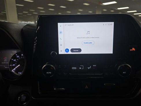 Certified 2023 Toyota Highlander XLE image 19