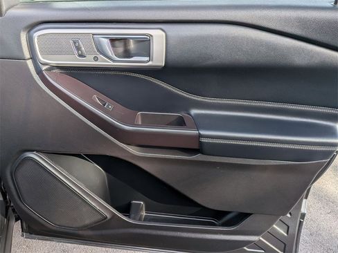 Used 2020 Ford Explorer Limited image 18