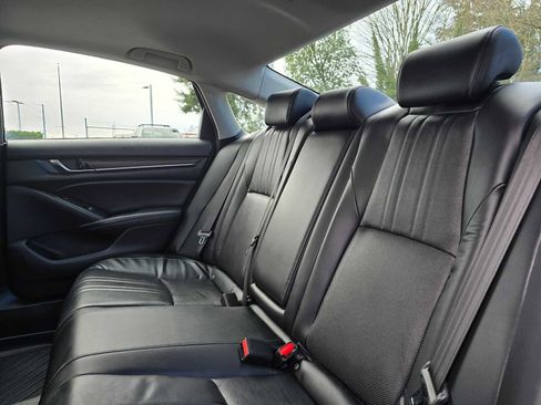 Used 2018 Honda Accord Touring image 17