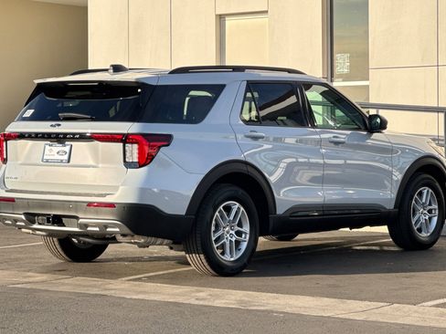 New 2026 Ford Explorer Active w/ Active Comfort Package image 3