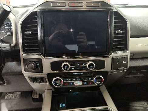 Used 2022 Ford F250 Lariat w/ Chrome Package image 21