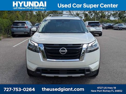 Used 2024 Nissan Pathfinder Platinum FWD image 8
