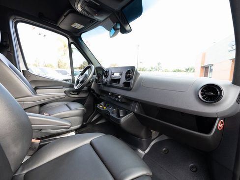 Used 2021 Mercedes-Benz Sprinter 2500 image 19