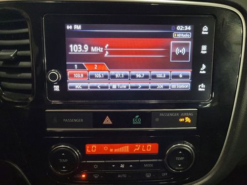 Used 2019 Mitsubishi Outlander SEL AWD/4WD image 25