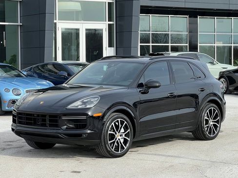 Used 2021 Porsche Cayenne Turbo image 1
