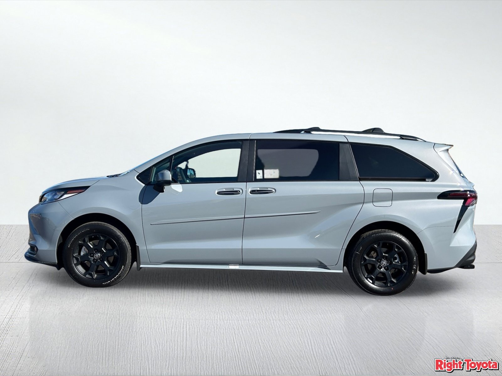New 2026 Toyota Sienna XLE Woodland Edition AWD/4WD image 3
