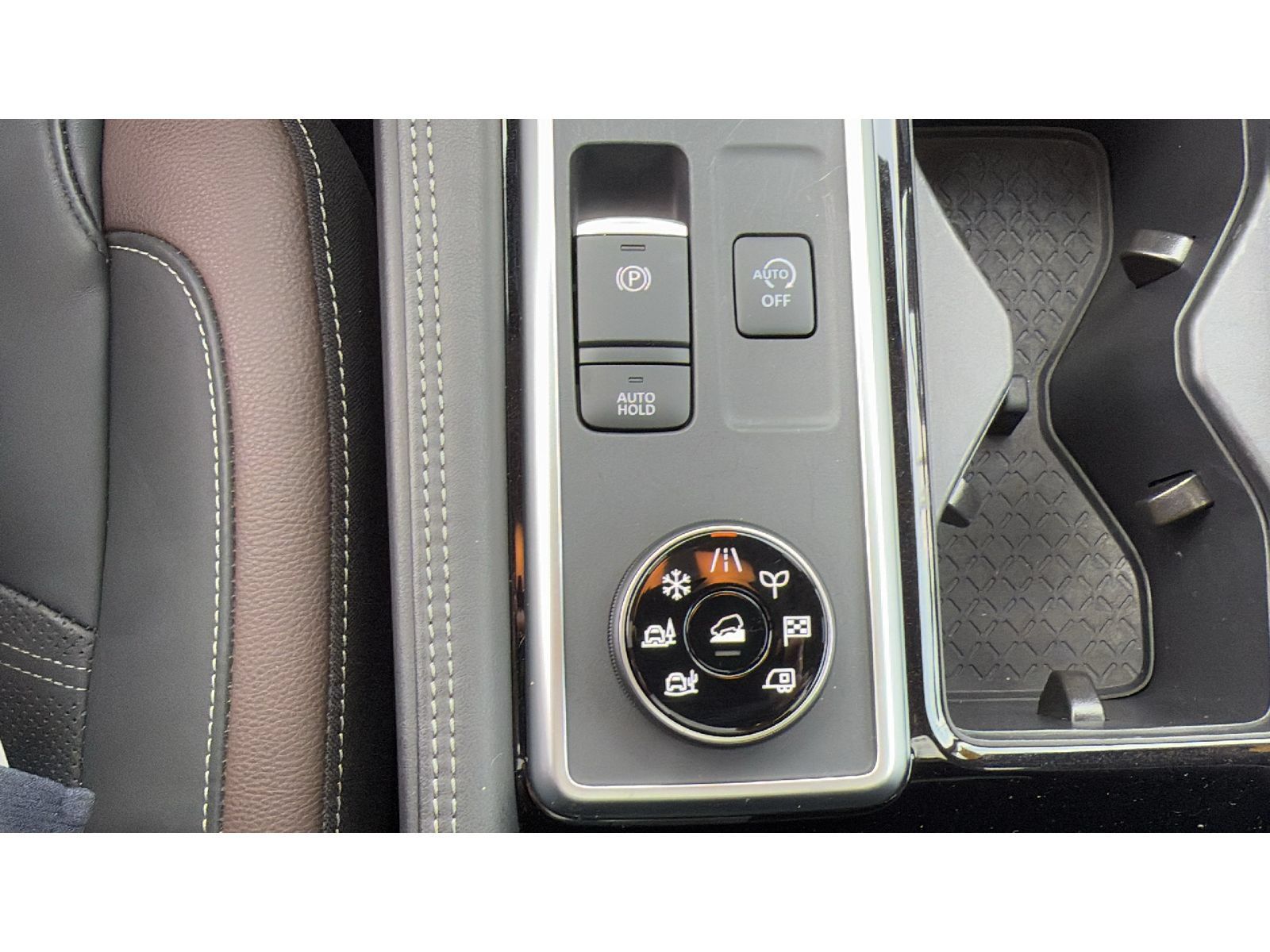 Used 2025 Nissan Pathfinder Platinum AWD/4WD image 24
