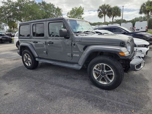 Used 2018 Jeep Wrangler Unlimited Sahara image 2