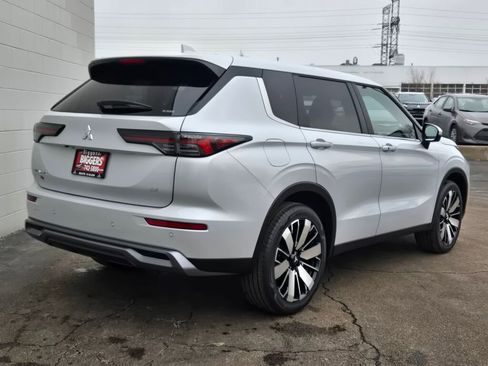 New 2026 Mitsubishi Outlander SE image 11