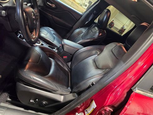 Used 2016 Jeep Cherokee Limited image 6