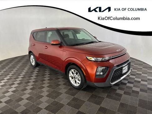 Used 2022 Kia Soul LX w/ Technology Package FWD image 1