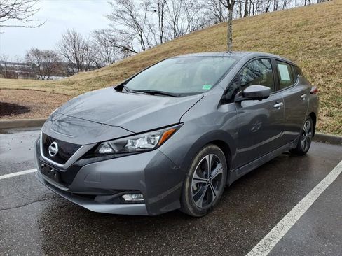 Used 2022 Nissan Leaf SV w/ SV Technology Package image 2