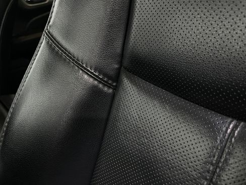 Used 2019 Nissan Pathfinder Platinum w/ Cargo Package image 18