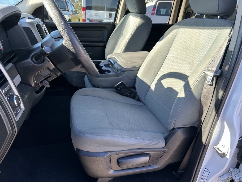 Used 2015 RAM 1500 Express RWD image 40