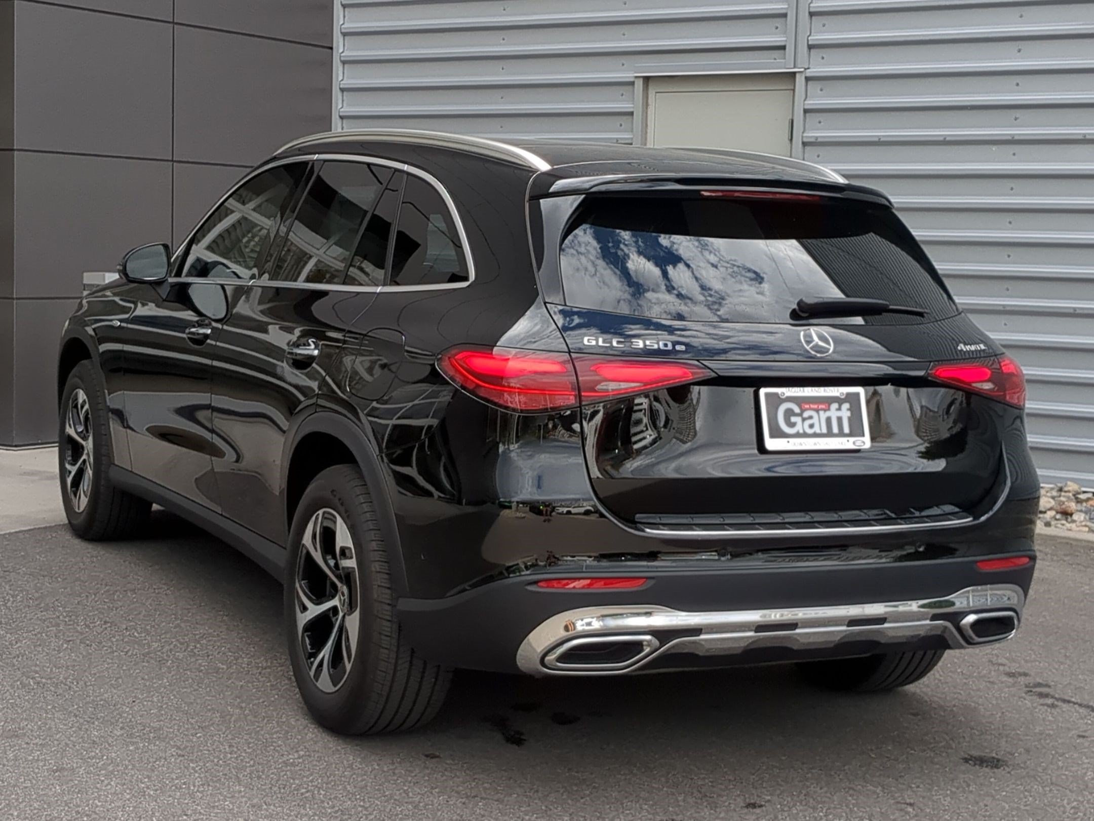 Used 2025 Mercedes-Benz GLC 350e 4MATIC image 7