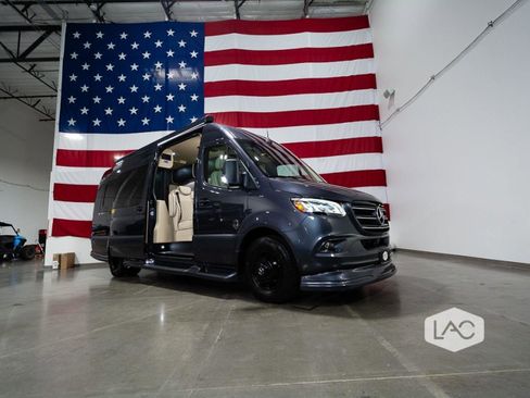 Used 2024 Mercedes-Benz Sprinter 3500 image 40