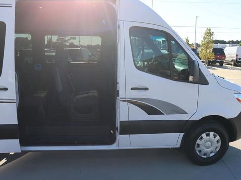 Used 2019 Mercedes-Benz Sprinter 2500 image 12