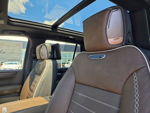 New 2026 GMC Yukon Denali Ultimate w/ LPO, Floor Liner Package AWD/4WD image 5