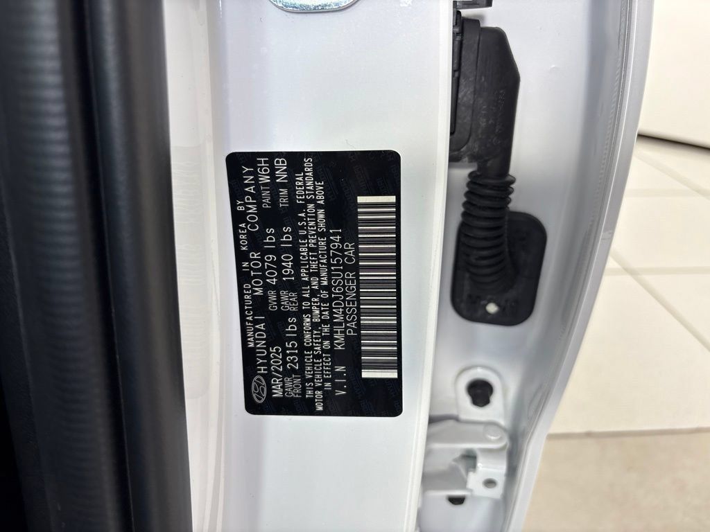 New 2025 Hyundai Elantra SEL FWD image 10
