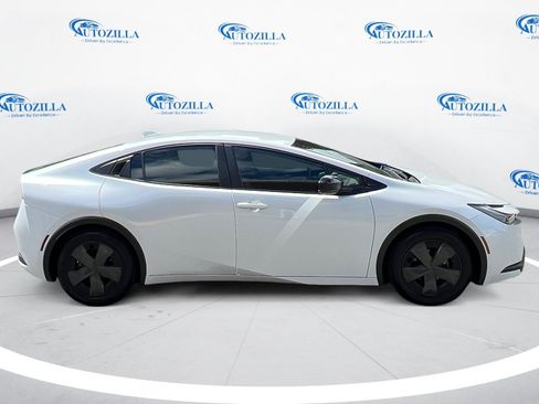 Used 2023 Toyota Prius FWD image 6