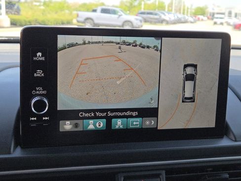 Used 2025 Honda Pilot Black Edition image 9