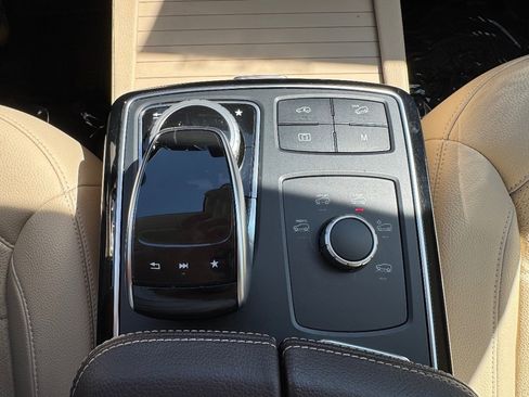 Used 2019 Mercedes-Benz GLS 450 4MATIC image 18