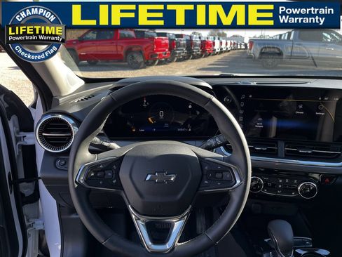 Used 2024 Chevrolet Trax ACTIV w/ Driver Confidence Package image 24