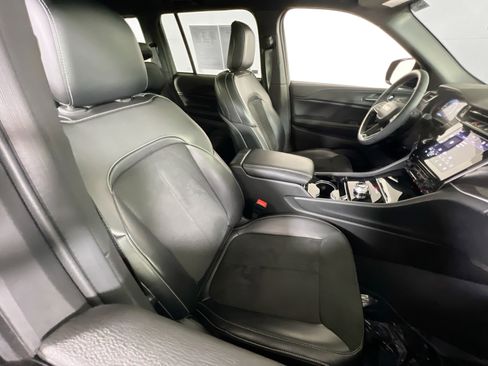 Used 2023 Jeep Grand Cherokee Altitude image 27