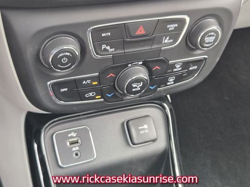 Used 2018 Jeep Compass Limited w/ Navigation Group FWD image 27