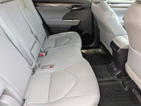 Used 2021 Toyota Highlander Limited FWD image 19