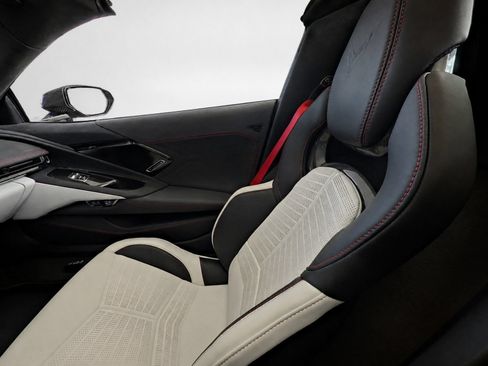Used 2023 Chevrolet Corvette Z06 RWD image 19