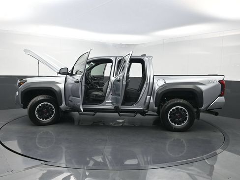 Used 2024 Toyota Tacoma TRD Off-Road AWD/4WD image 34