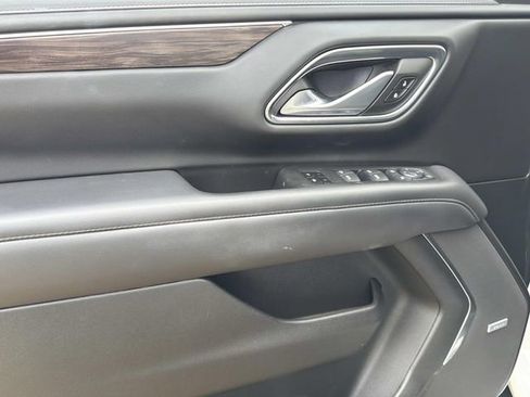 Used 2022 Chevrolet Tahoe Z71 w/ Luxury Package image 18