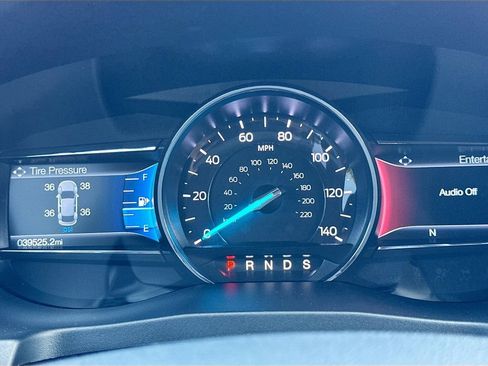 Used 2019 Ford Explorer XLT w/ Equipment Group 202A FWD image 14