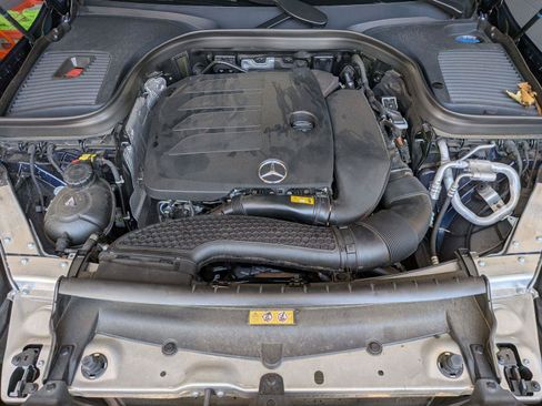 Used 2021 Mercedes-Benz GLC 300 4MATIC image 31