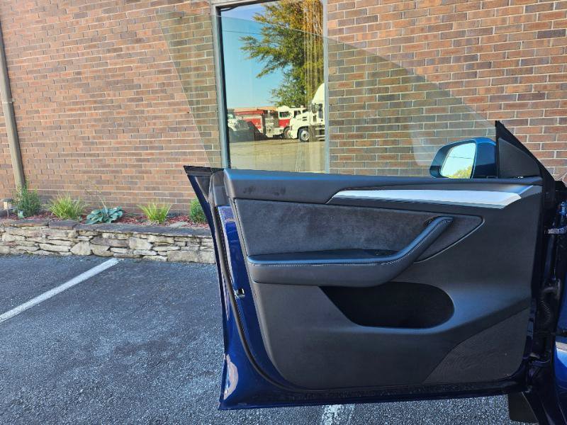 Used 2023 Tesla Model Y Long Range AWD/4WD image 35