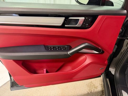 Certified 2023 Porsche Cayenne Turbo image 8