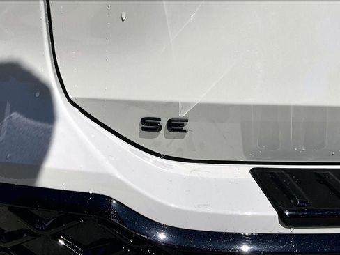 New 2026 Volkswagen Tiguan SE R-Line FWD image 7