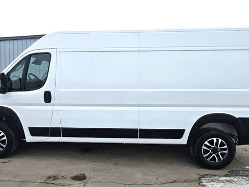 Used 2025 RAM ProMaster 2500 w/ Convenience Group image 5