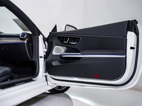 Used 2024 Mercedes-Benz CLE 300 4MATIC Coupe image 17