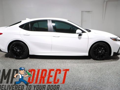 Used 2025 Toyota Camry SE FWD image 6