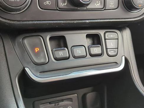 Used 2018 GMC Terrain SLT w/ Preferred Package image 9