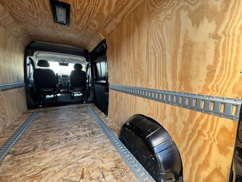 Used 2023 RAM ProMaster 2500 w/ Driver Convenience Group image 29