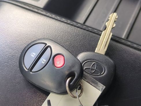 Used 2017 Toyota Tundra Limited w/ Limited Premium Package image 33